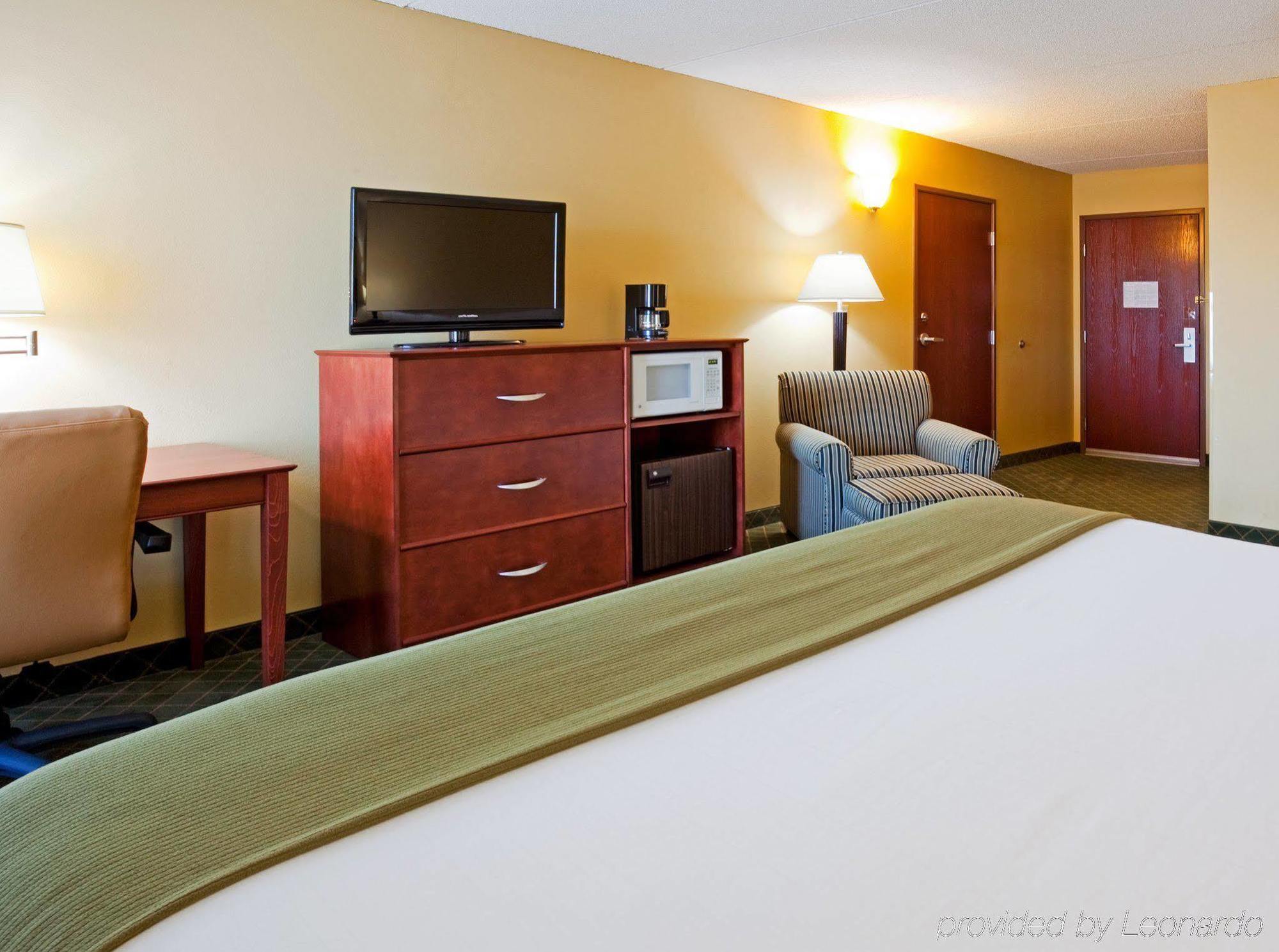 Holiday Inn Express Hotel & Suites Coon Rapids - Blaine Area By Ihg Buitenkant foto