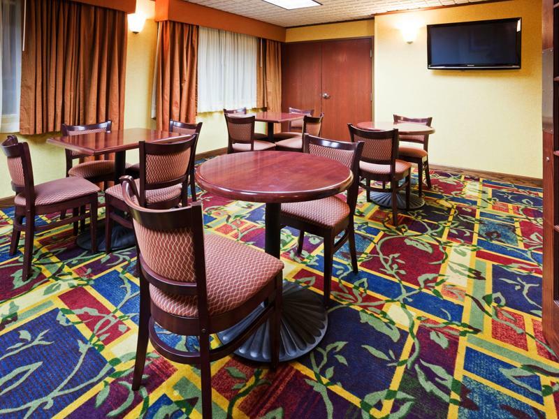 Holiday Inn Express Hotel & Suites Coon Rapids - Blaine Area By Ihg Buitenkant foto